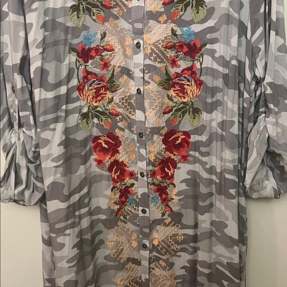 Savanna Jane Gray Camo Dress with Floral Embroidery Size 3X - Picture 5 of 8